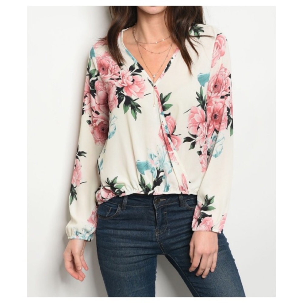 🆕 Ivory floral blouse